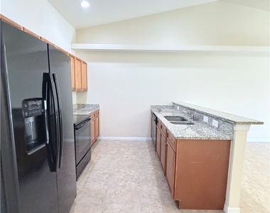 717 Se 7th Street - Photo Thumbnail 1