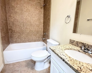 717 Se 7th Street - Photo Thumbnail 5