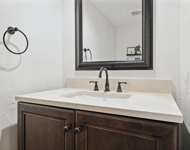 2074 Augusta Drive - Photo Thumbnail 7