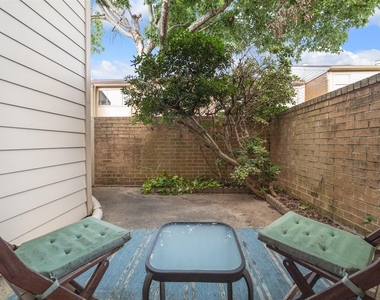 2074 Augusta Drive - Photo Thumbnail 16