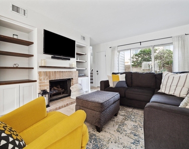 2074 Augusta Drive - Photo Thumbnail 3