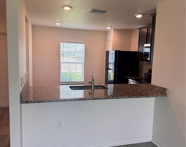 1232 Nw 15th Place - Photo Thumbnail 2