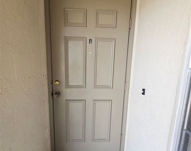 120 Sw Trafalgar Parkway - Photo Thumbnail 1