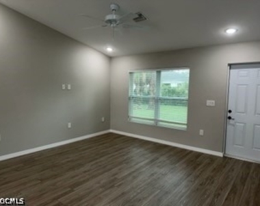 6054 N Moss Circle - Photo Thumbnail 8