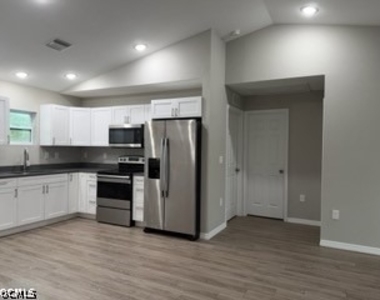 6054 N Moss Circle - Photo Thumbnail 4