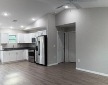 6054 N Moss Circle - Photo Thumbnail 6