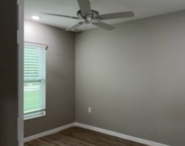 6054 N Moss Circle - Photo Thumbnail 12
