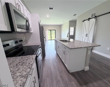 444 Grant Boulevard - Photo Thumbnail 3