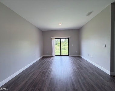 444 Grant Boulevard - Photo Thumbnail 4