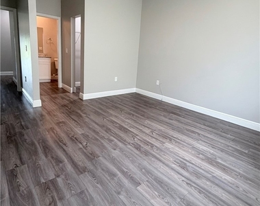 444 Grant Boulevard - Photo Thumbnail 9