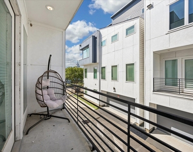 208 N York Street - Photo Thumbnail 27