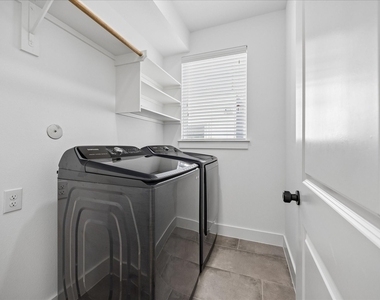 208 N York Street - Photo Thumbnail 26