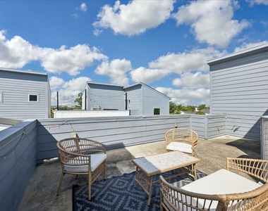 208 N York Street - Photo Thumbnail 29