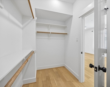 208 N York Street - Photo Thumbnail 18