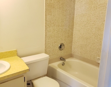 120 Sw Trafalgar Parkway - Photo Thumbnail 11