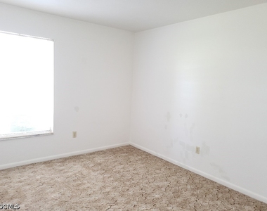 120 Sw Trafalgar Parkway - Photo Thumbnail 10