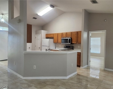 1713 Sw 13th Street - Photo Thumbnail 4