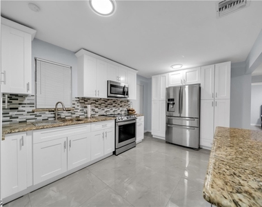 77 Glenmont Drive W - Photo Thumbnail 3