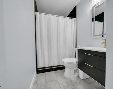 77 Glenmont Drive W - Photo Thumbnail 14