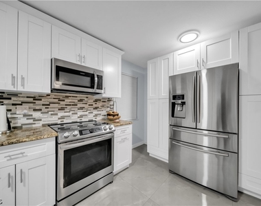 77 Glenmont Drive W - Photo Thumbnail 2
