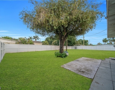 77 Glenmont Drive W - Photo Thumbnail 23