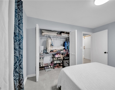77 Glenmont Drive W - Photo Thumbnail 12