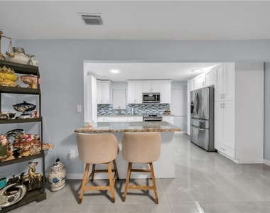 77 Glenmont Drive W - Photo Thumbnail 6
