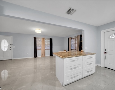77 Glenmont Drive W - Photo Thumbnail 4