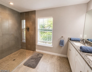1008 Sw 33rd Terrace - Photo Thumbnail 9