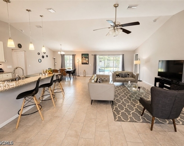 1008 Sw 33rd Terrace - Photo Thumbnail 2