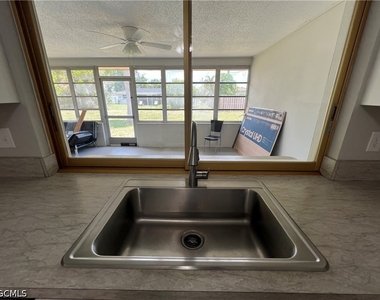 1920 W Lakeview Boulevard - Photo Thumbnail 11
