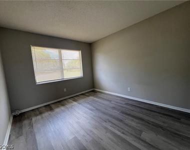 1920 W Lakeview Boulevard - Photo Thumbnail 29