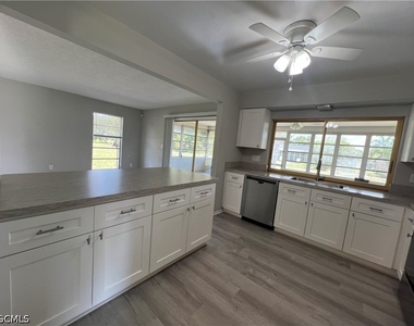 1920 W Lakeview Boulevard - Photo Thumbnail 14