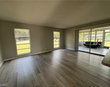 1920 W Lakeview Boulevard - Photo Thumbnail 2