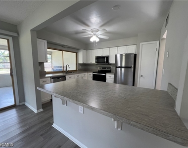 1920 W Lakeview Boulevard - Photo Thumbnail 9