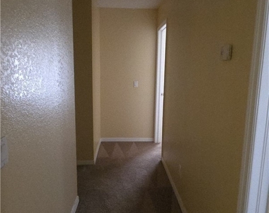 391 Shadow Lakes Drive - Photo Thumbnail 13