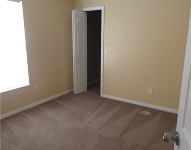 391 Shadow Lakes Drive - Photo Thumbnail 7