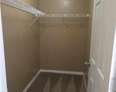 391 Shadow Lakes Drive - Photo Thumbnail 8