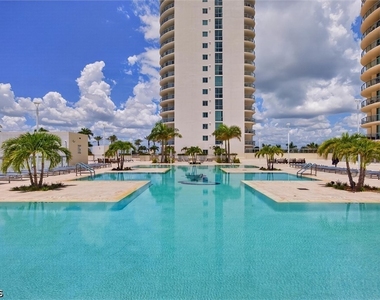 3000 Oasis Grand Boulevard - Photo Thumbnail 37