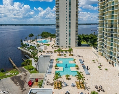 3000 Oasis Grand Boulevard - Photo Thumbnail 34