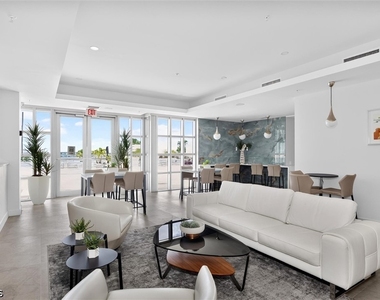3000 Oasis Grand Boulevard - Photo Thumbnail 32