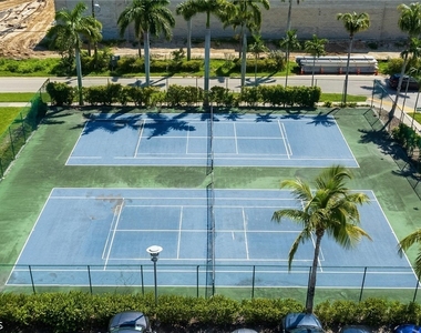 3000 Oasis Grand Boulevard - Photo Thumbnail 40