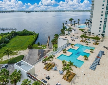 3000 Oasis Grand Boulevard - Photo Thumbnail 33