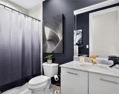 3000 Oasis Grand Boulevard - Photo Thumbnail 26