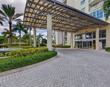 3000 Oasis Grand Boulevard - Photo Thumbnail 29