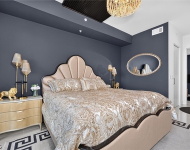 3000 Oasis Grand Boulevard - Photo Thumbnail 19