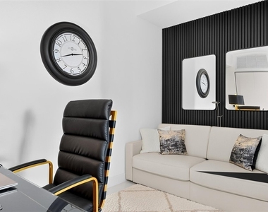 3000 Oasis Grand Boulevard - Photo Thumbnail 17