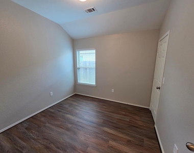 20714 Southern Woods Drive - Photo Thumbnail 20