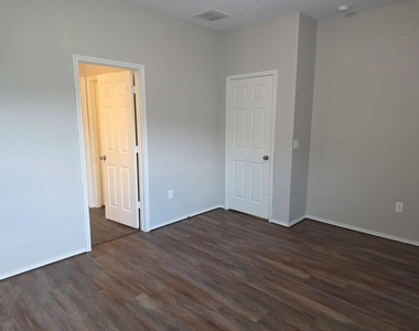 20714 Southern Woods Drive - Photo Thumbnail 15