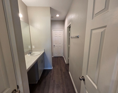 20714 Southern Woods Drive - Photo Thumbnail 22